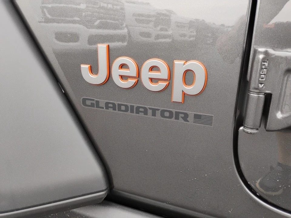 2025 Jeep JT Gladiator - Image 10 of 12