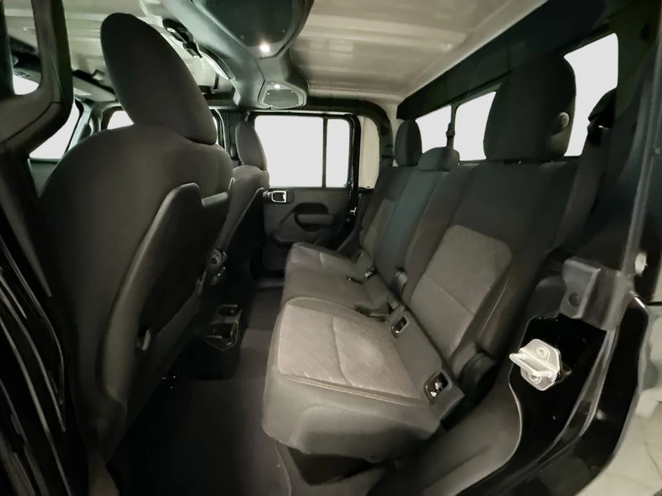 2025 Jeep JT Gladiator - Image 19 of 24