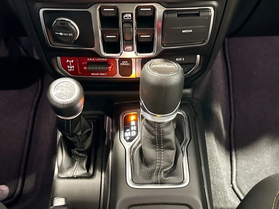 2025 Jeep JT Gladiator - Image 14 of 21