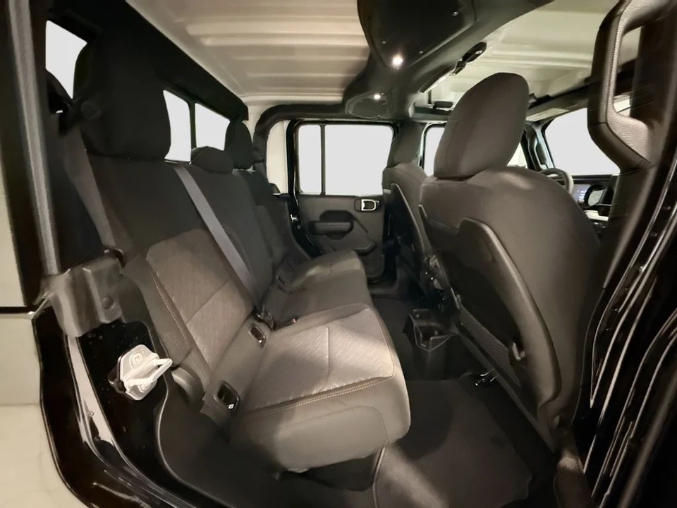2025 Jeep JT Gladiator - Image 20 of 24