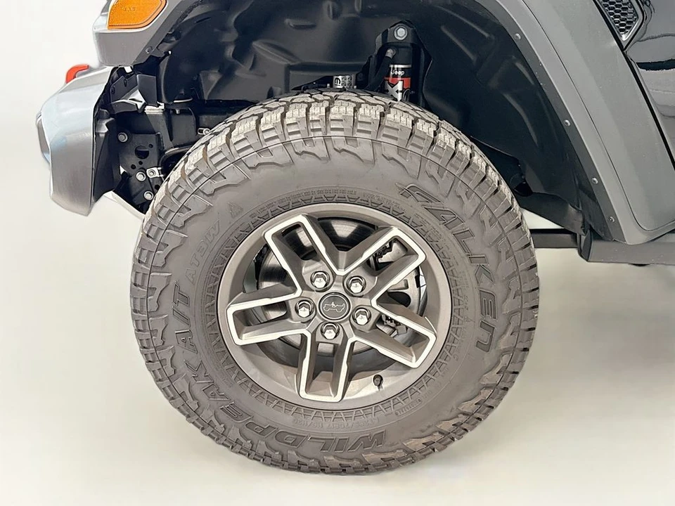 2025 Jeep JT Gladiator - Image 23 of 24