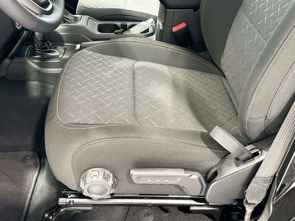 2025 Jeep JT Gladiator - Image 15 of 21