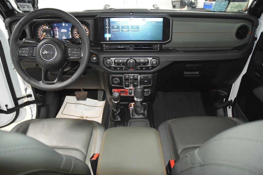 2025 Jeep JT Gladiator - Image 27 of 31