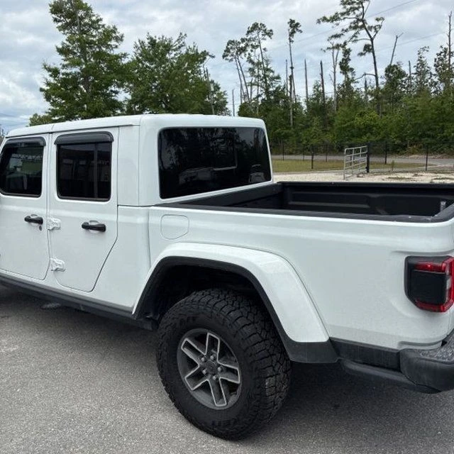 2025 Jeep JT Gladiator - Image 8 of 30