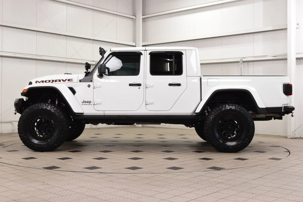 2025 Jeep JT Gladiator - Image 4 of 31