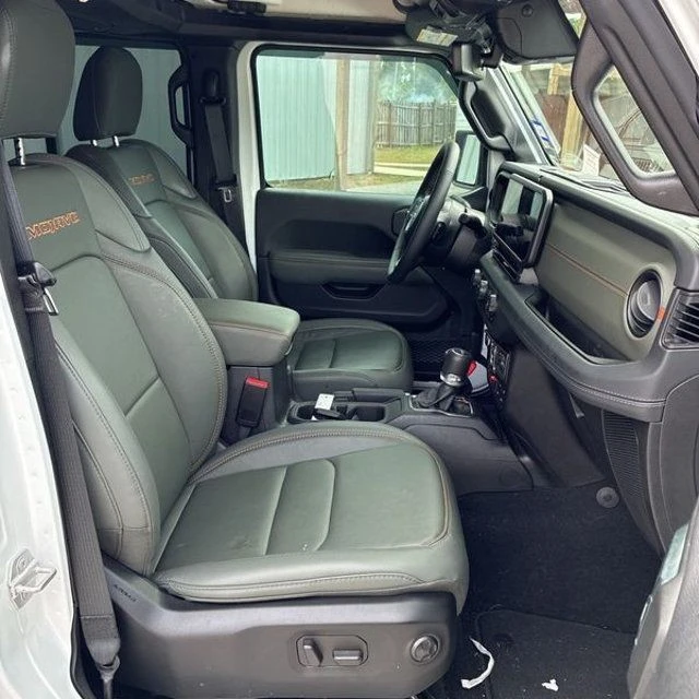 2025 Jeep JT Gladiator - Image 22 of 30