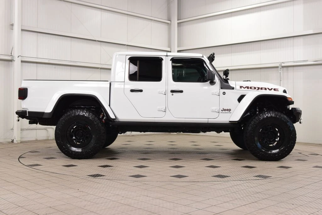 2025 Jeep JT Gladiator - Image 8 of 31