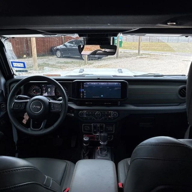2025 Jeep JT Gladiator - Image 25 of 30