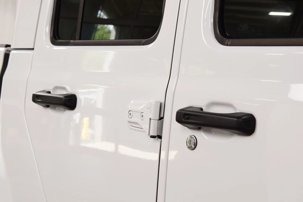 2025 Jeep JT Gladiator - Image 20 of 31