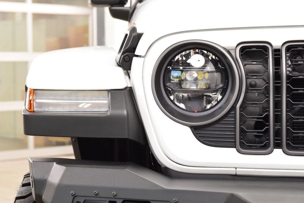 2025 Jeep JT Gladiator - Image 10 of 31