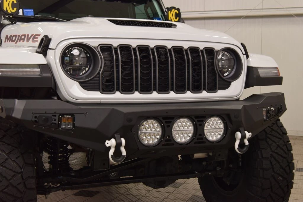 2025 Jeep JT Gladiator - Image 11 of 31