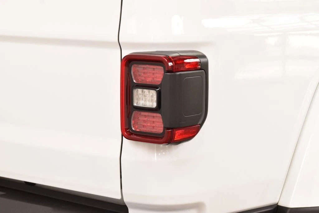 2025 Jeep JT Gladiator - Image 21 of 31