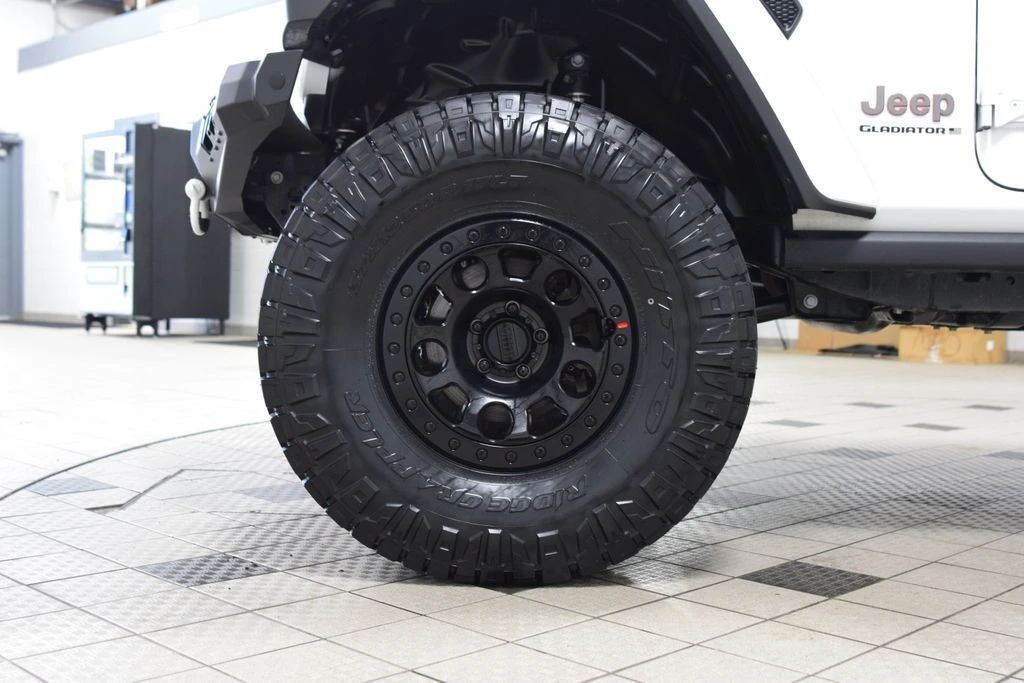 2025 Jeep JT Gladiator - Image 25 of 31