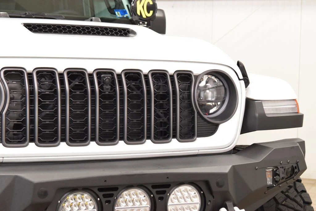 2025 Jeep JT Gladiator - Image 9 of 31