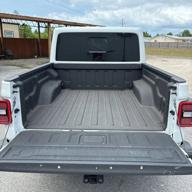 2025 Jeep JT Gladiator - Image 19 of 30