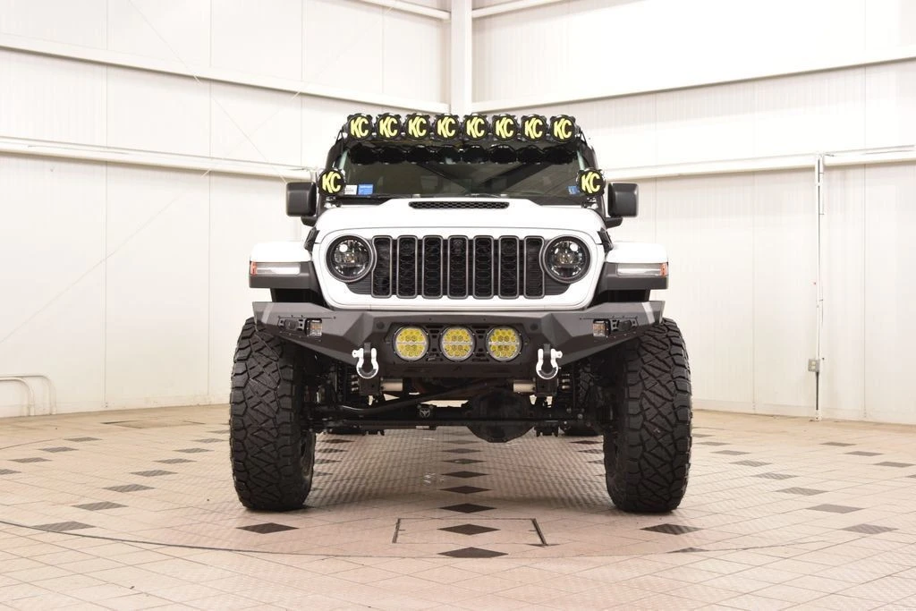 2025 Jeep JT Gladiator - Image 2 of 31