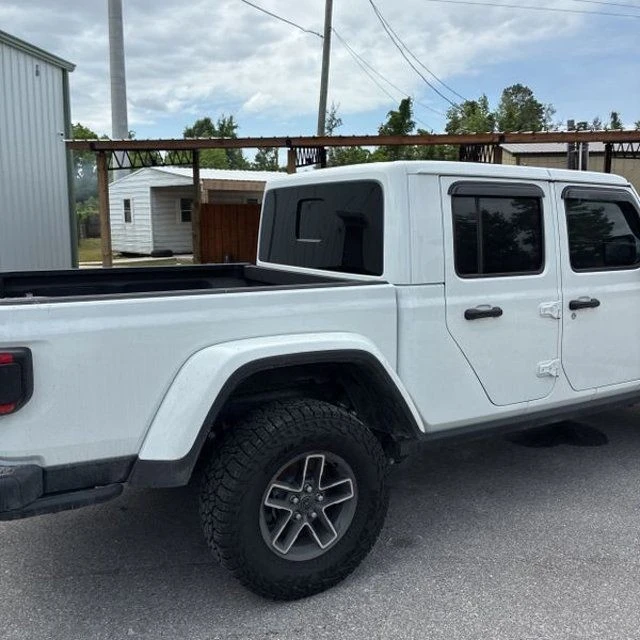 2025 Jeep JT Gladiator - Image 11 of 30