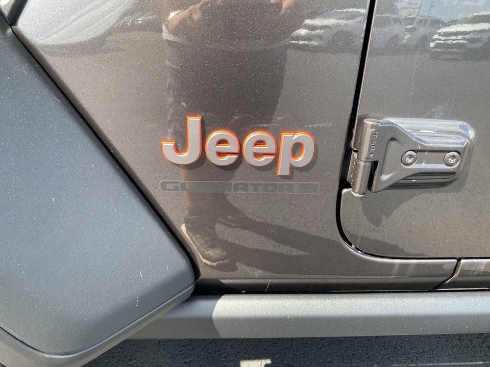 2025 Jeep JT Gladiator - Image 10 of 12