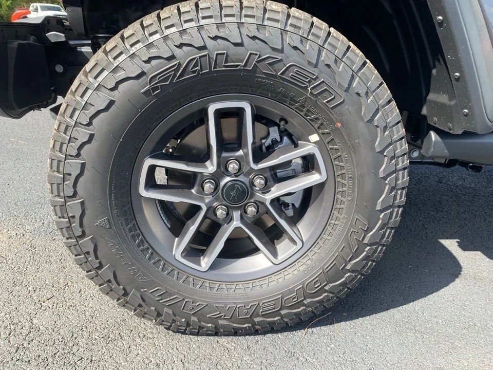 2025 Jeep JT Gladiator - Image 9 of 12
