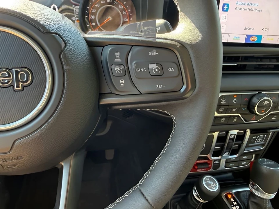2025 Jeep JT Gladiator - Image 28 of 31