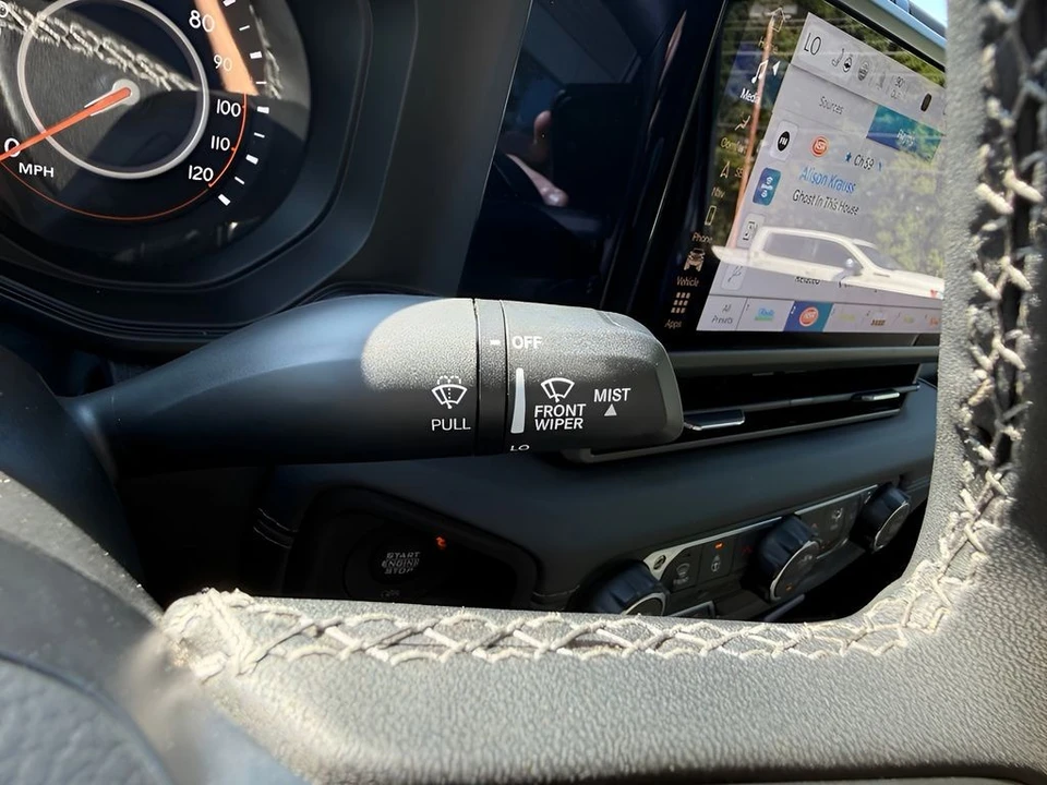 2025 Jeep JT Gladiator - Image 29 of 31