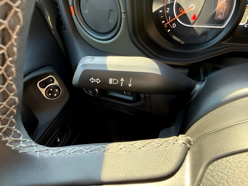 2025 Jeep JT Gladiator - Image 30 of 31