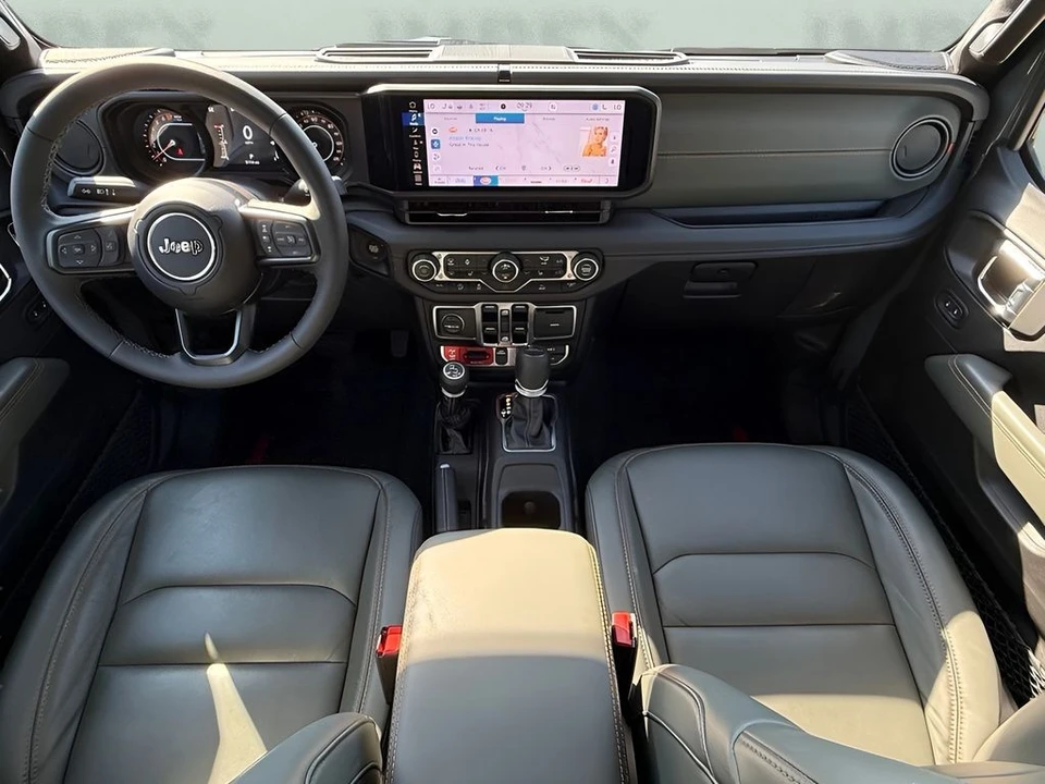 2025 Jeep JT Gladiator - Image 24 of 31