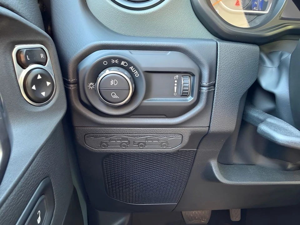2025 Jeep JT Gladiator - Image 31 of 31