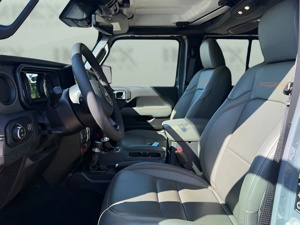 2025 Jeep JT Gladiator - Image 23 of 31