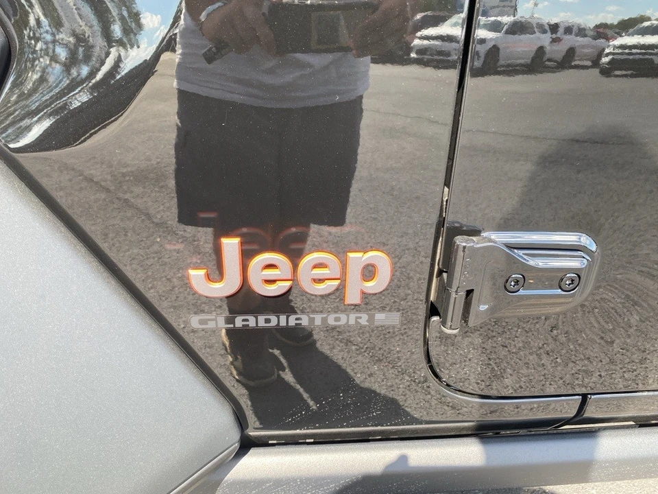 2025 Jeep JT Gladiator - Image 10 of 12