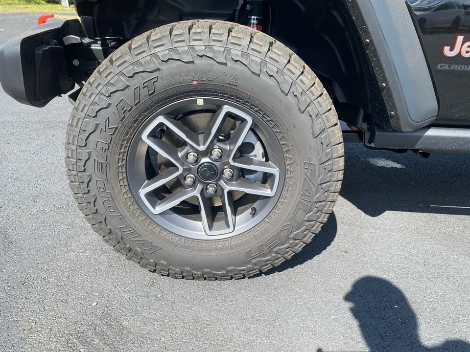 2025 Jeep JT Gladiator - Image 9 of 12
