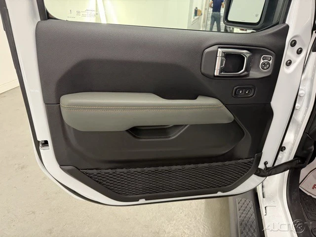 2025 Jeep JT Gladiator - Image 11 of 12