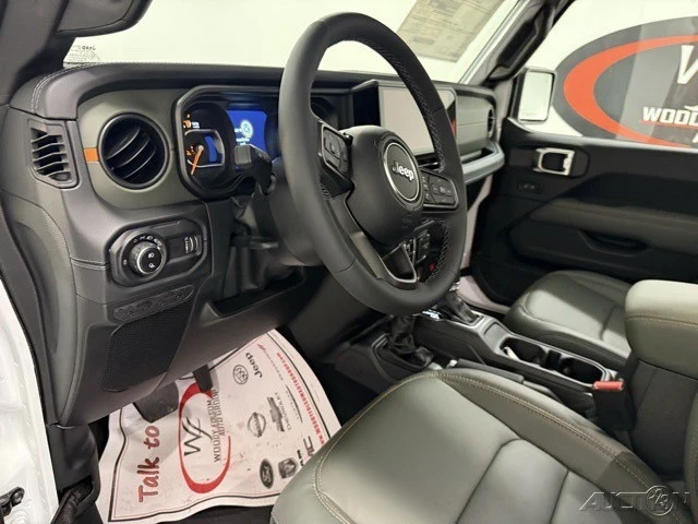 2025 Jeep JT Gladiator - Image 10 of 12