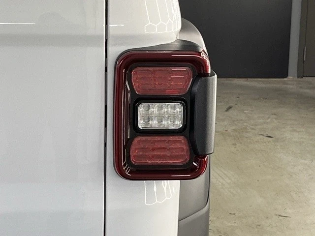 2025 Jeep JT Gladiator - Image 14 of 21