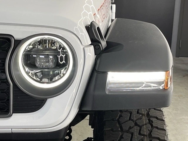 2025 Jeep JT Gladiator - Image 10 of 21