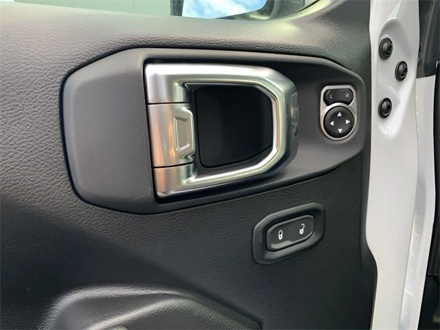 2025 Jeep JT Gladiator - Image 17 of 21