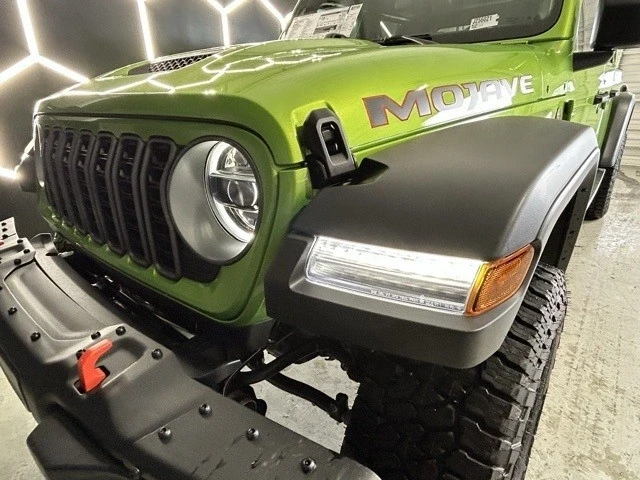 2025 Jeep JT Gladiator - Image 10 of 21