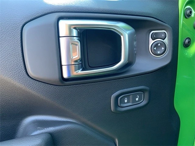 2025 Jeep JT Gladiator - Image 18 of 21
