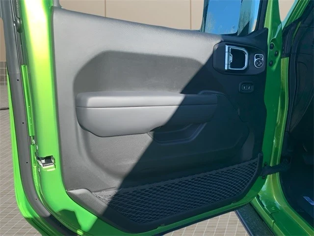 2025 Jeep JT Gladiator - Image 17 of 21