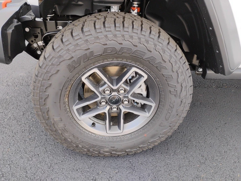 2025 Jeep JT Gladiator - Image 10 of 12