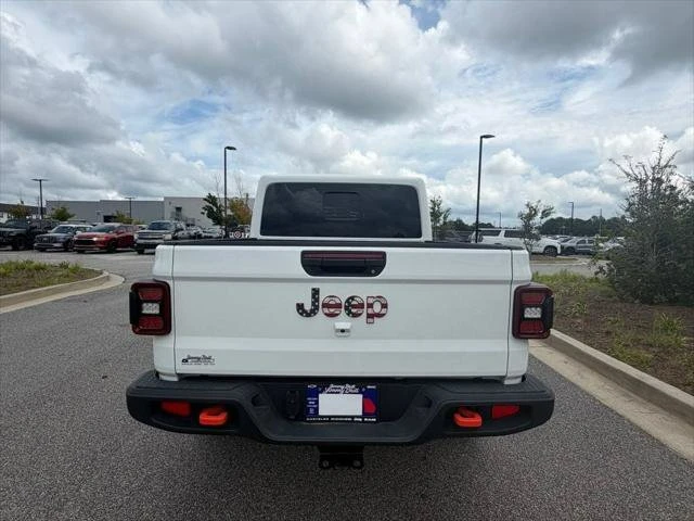 2025 Jeep JT Gladiator - Image 18 of 19