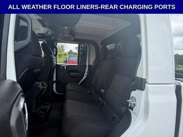 2025 Jeep JT Gladiator - Image 15 of 19