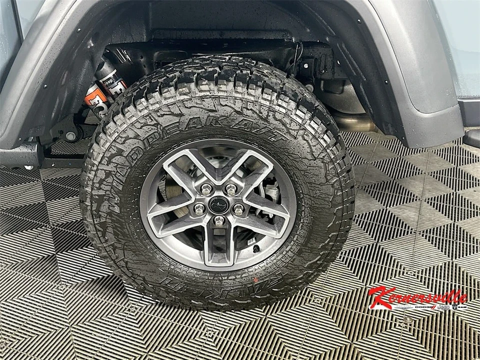 2025 Jeep JT Gladiator - Image 17 of 21