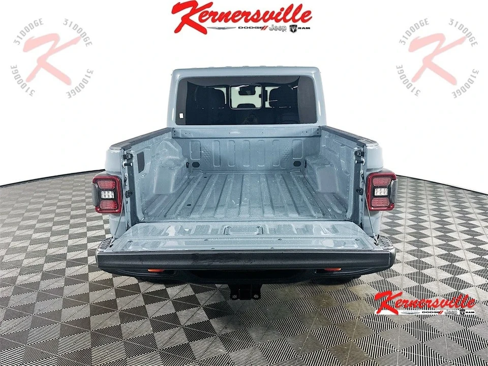 2025 Jeep JT Gladiator - Image 16 of 21