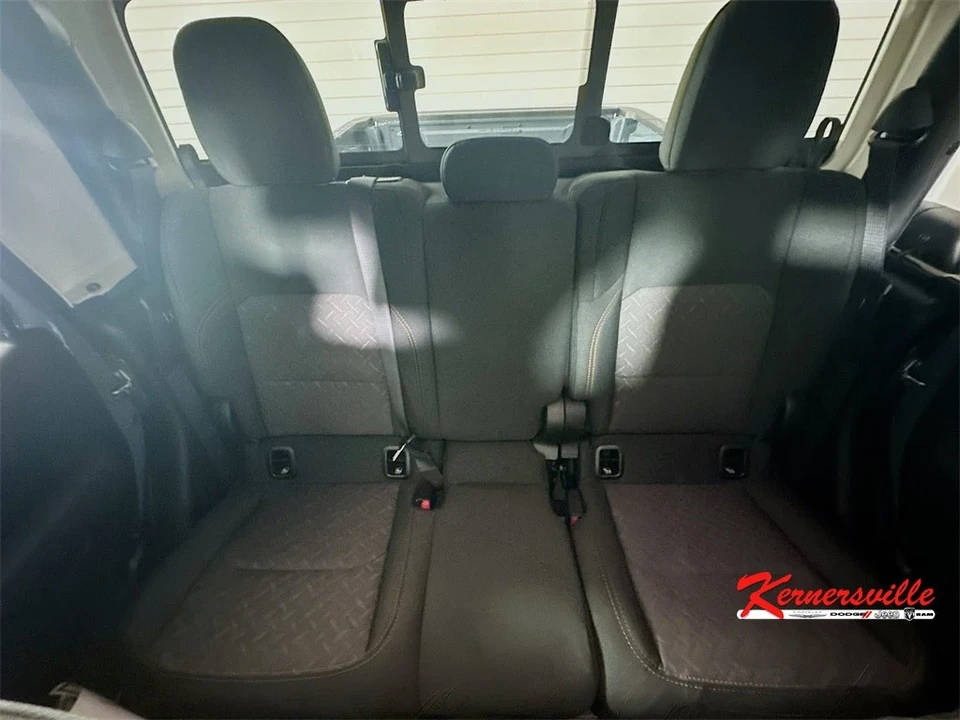 2025 Jeep JT Gladiator - Image 10 of 21