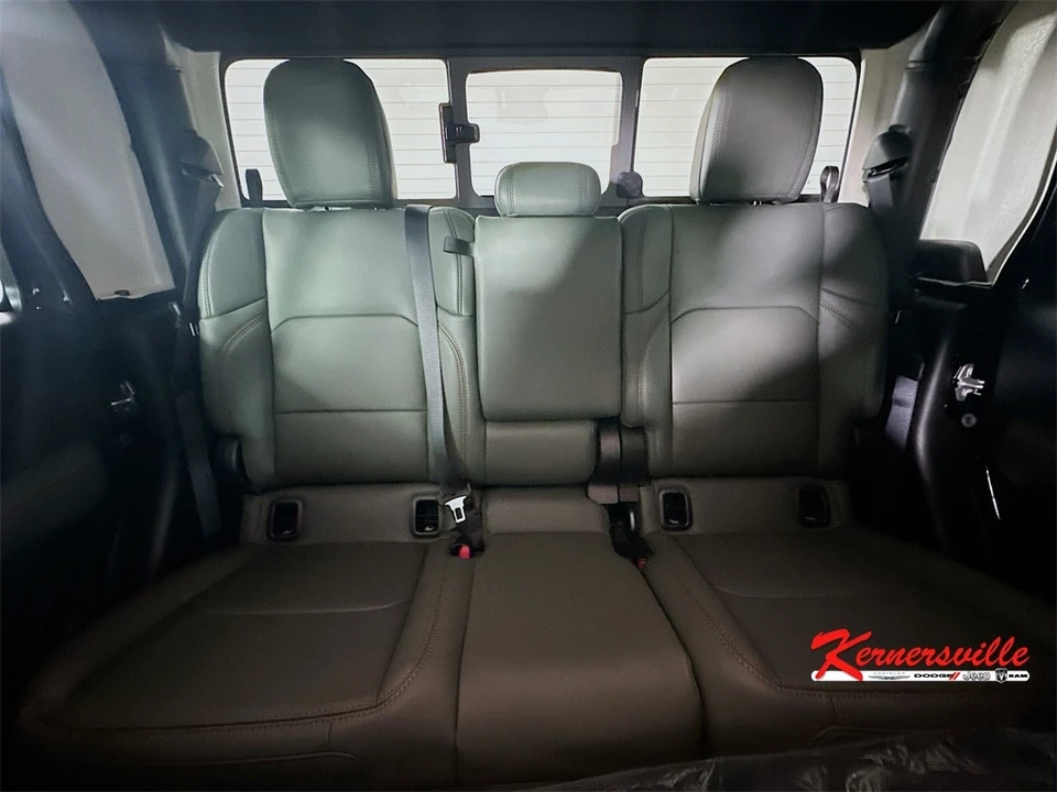 2025 Jeep JT Gladiator - Image 11 of 12