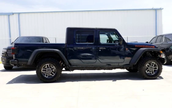 2025 Jeep JT Gladiator - Image 4 of 12