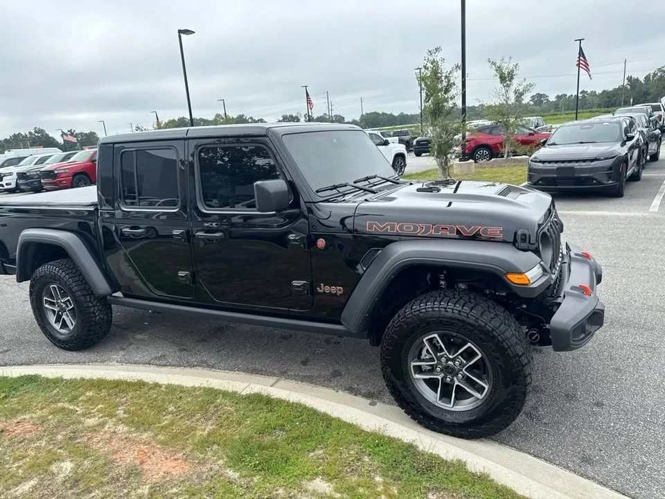 2025 Jeep JT Gladiator - Image 4 of 5