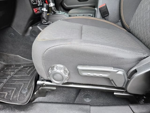 2025 Jeep JT Gladiator - Image 9 of 17