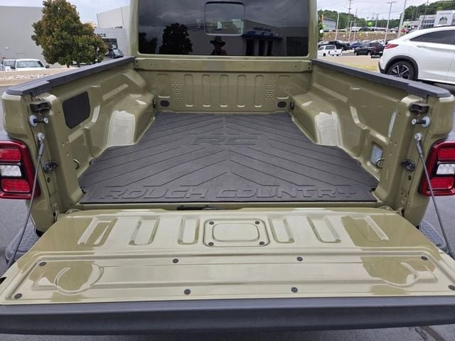 2025 Jeep JT Gladiator - Image 16 of 17